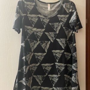 Lulu Roe black/white design top.